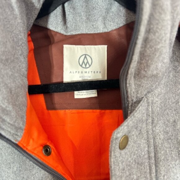 Alps and Meters Alpine Hooded Vest Gray Mens Medium Pre-Loved - Picture 4 of 7